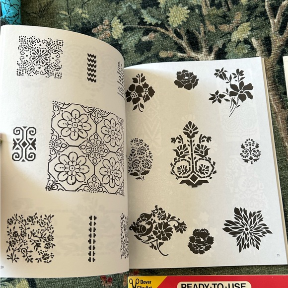 Bundle of Clip Art Books (4) - Picture 7 of 15